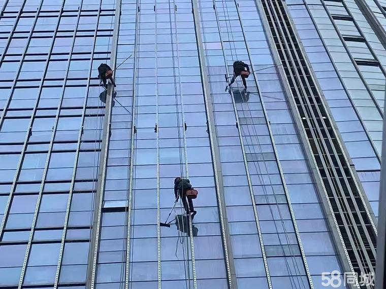 高空守护者 专业蜘蛛人吊绳服务与建筑物全面清洁指南