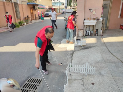 市医疗保障局开展《十堰市民绿色低碳生活行为规范》宣讲及志愿服务活动助力城市清洁