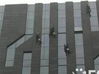 成都保洁服务 从住宅开荒到建筑清洗的全方位解决方案